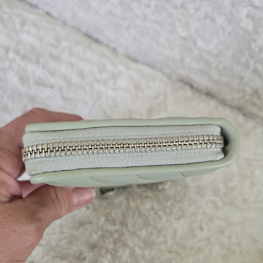 Tory Burch Mint Green Quilted Wallet - Picture 2 of 12